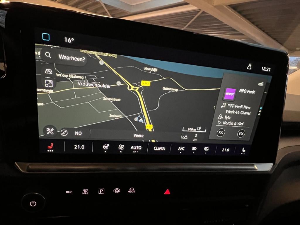 Volkswagen E-transporter 32 l2h1 bulli 64 kwh bulli 285pk, trekhaak enz..