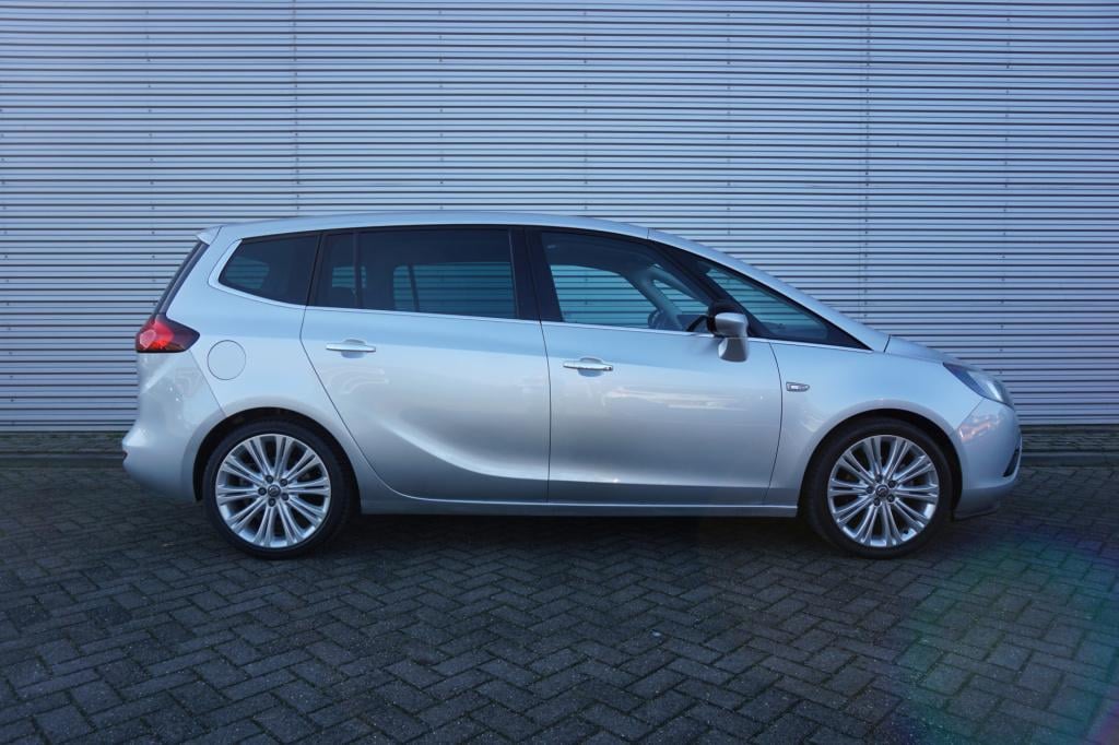 Opel Zafira 1.4 cosmo 7persoons - airco / navi / cruise / pano / parkeers. 