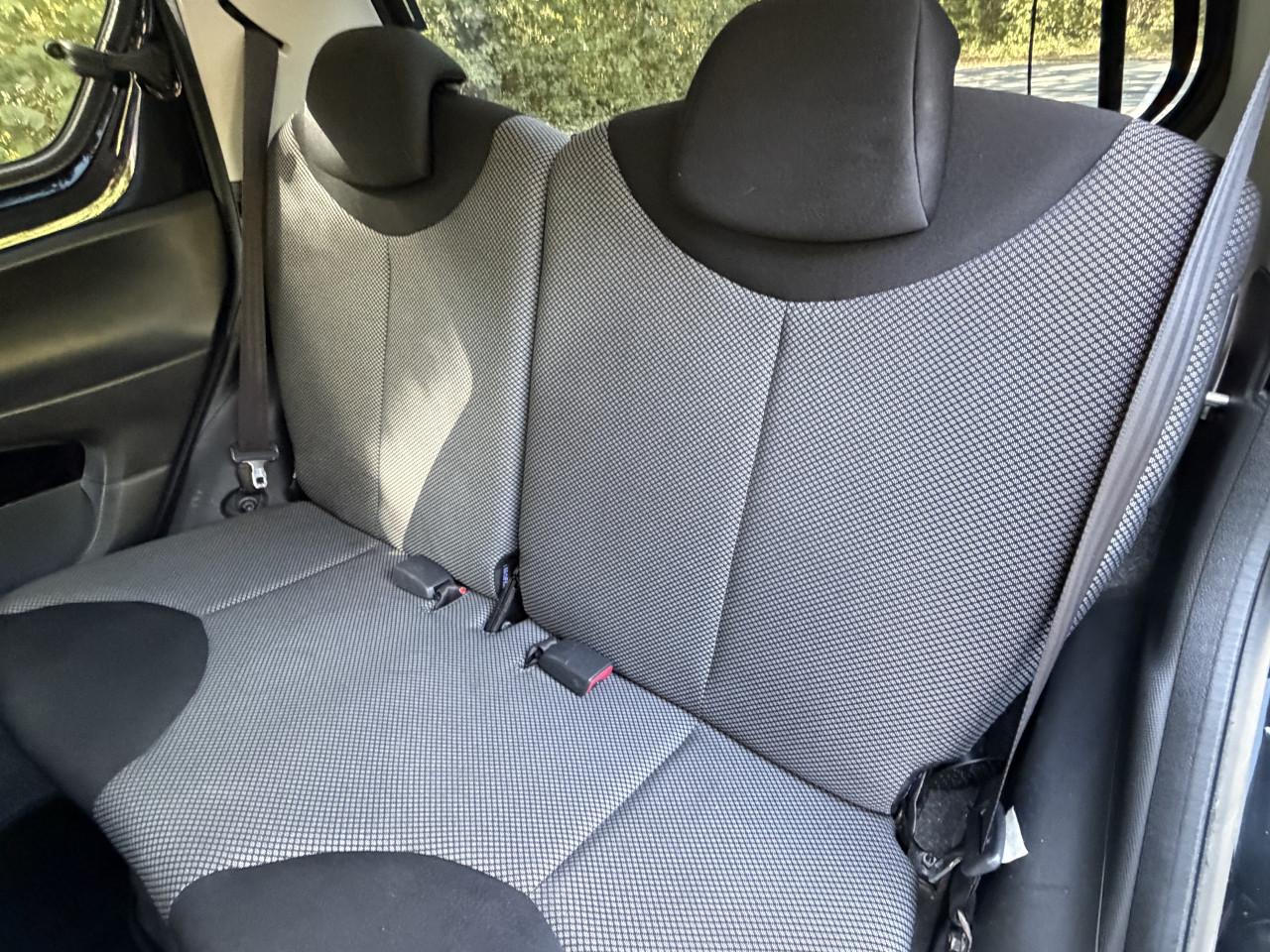 Toyota Aygo 2012 Zwart lage kmstand