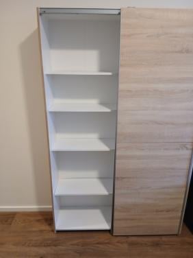 Te koop kledingkast; ruimte besparend