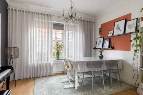 Eettafel 180 cm lang 90 cm breed