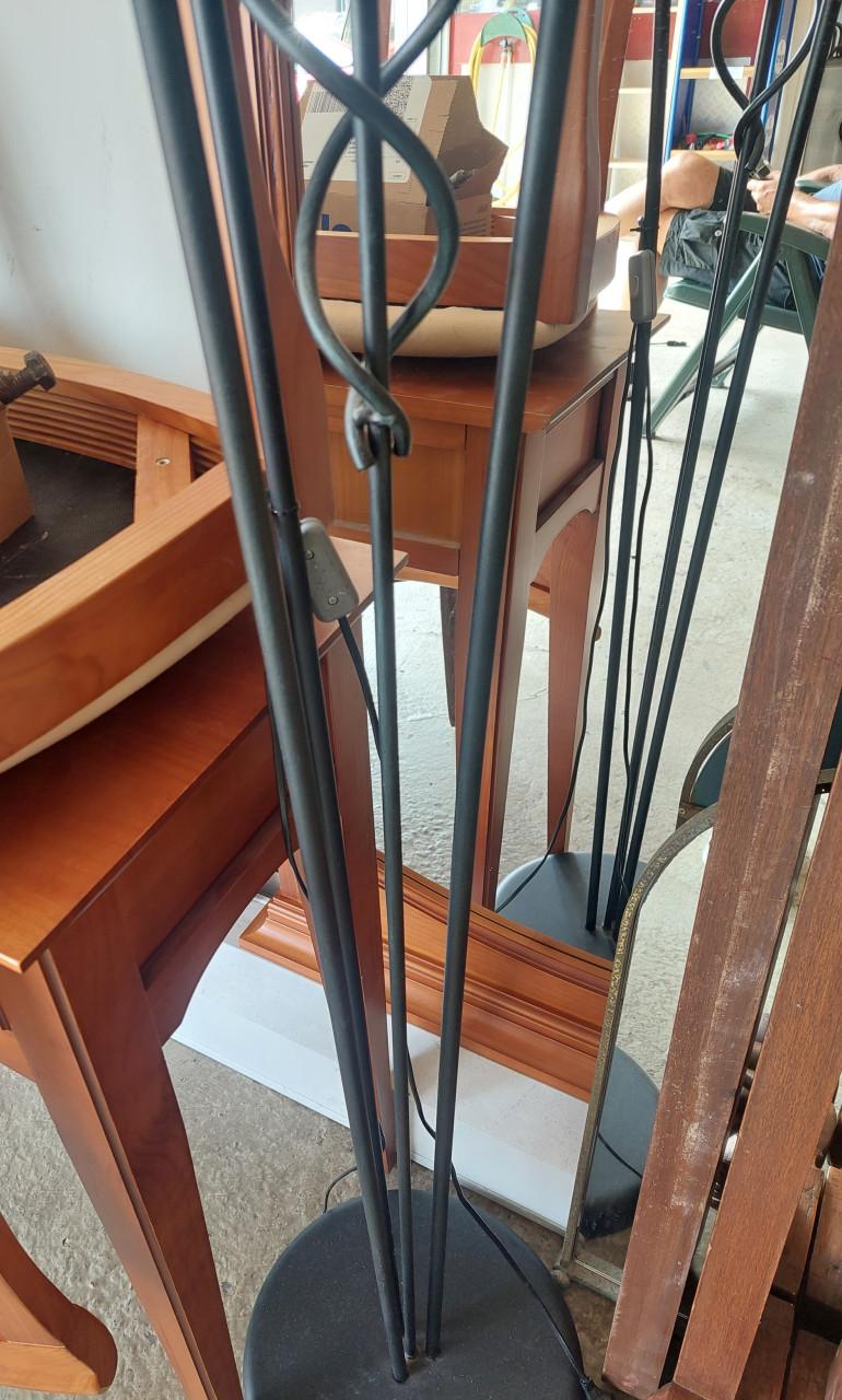 Stijlvolle staande lamp met glazen kap