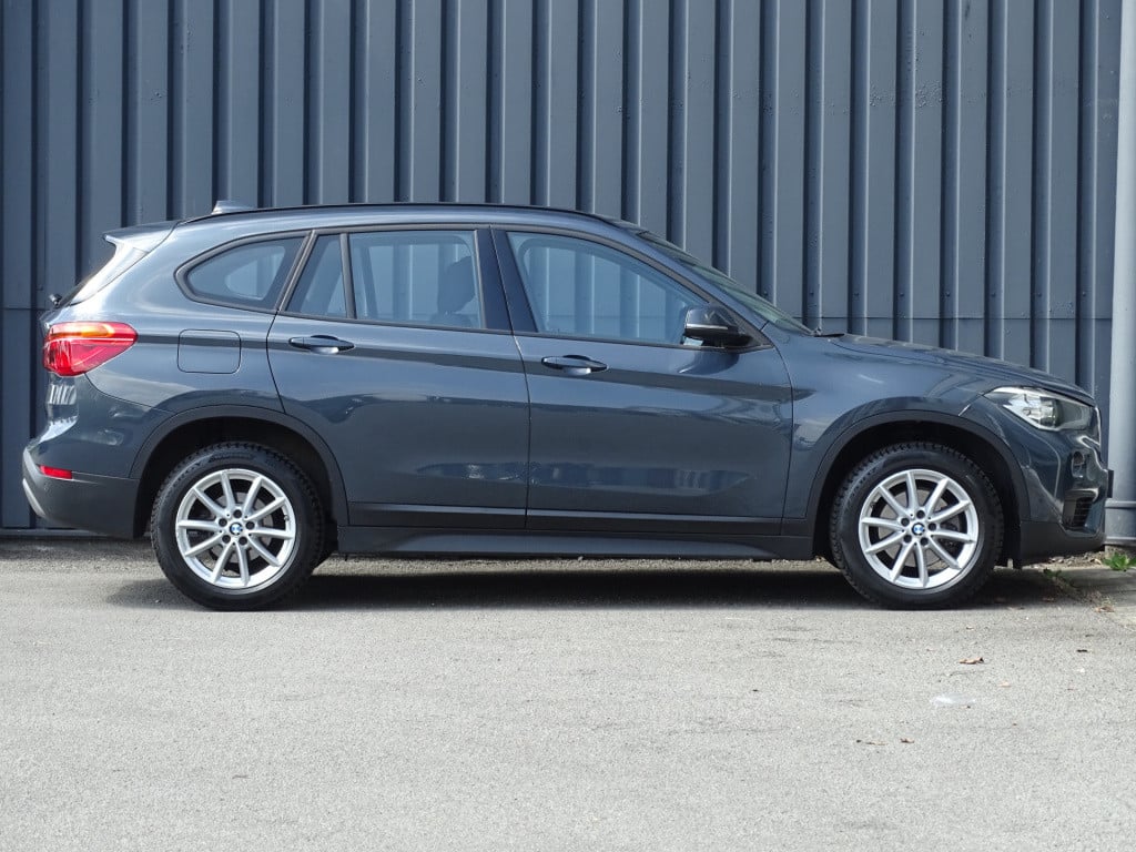 BMW X1 sdrive18i executive automaat | apple carplay | | el. koffer | 17"