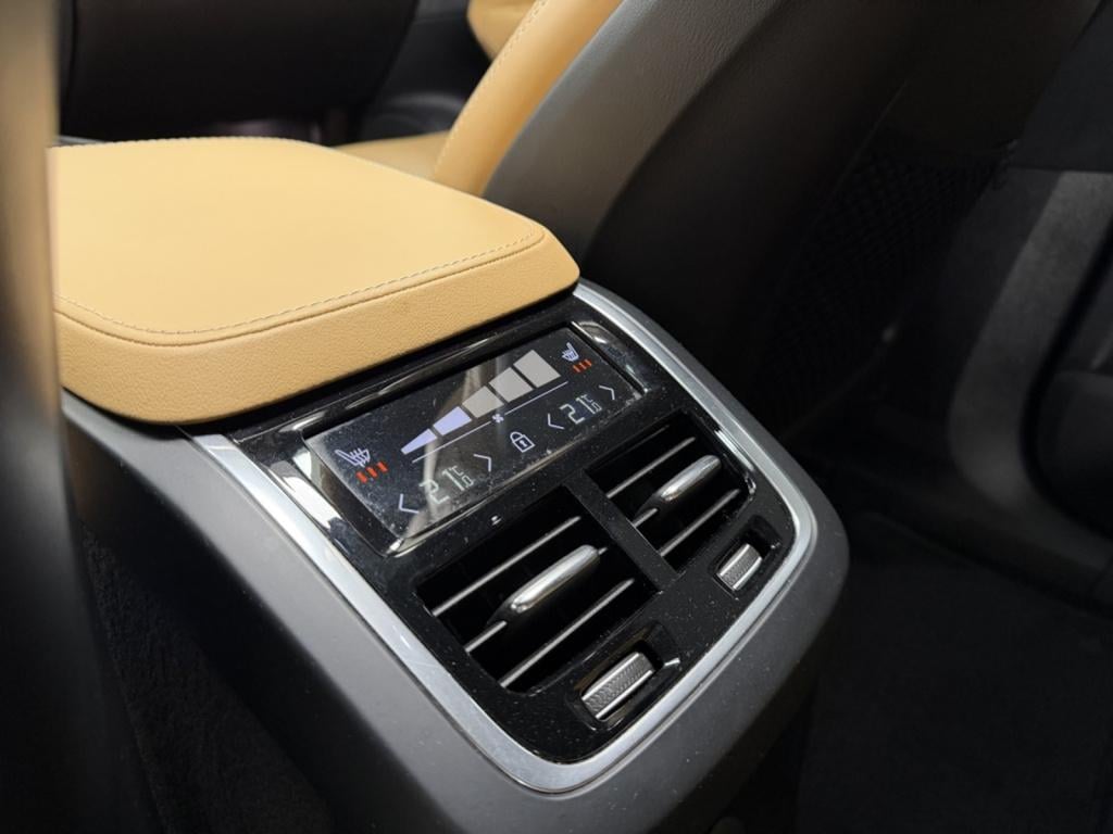 Volvo XC90 2.0 t8 plug-in hybrid awd ultra bright | luchtvering | b&w | mas