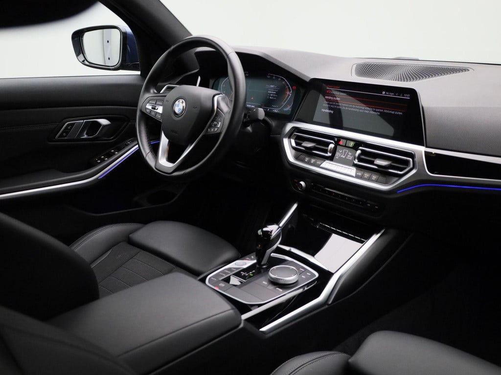 BMW 3-serie 318i business edition | automaat | lmv | half leder | virtual c