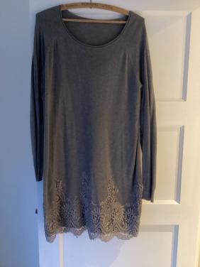 Lane grijze trui met kant gedragen maar nog netjes XL