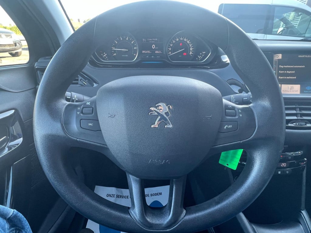 Peugeot 208 1.2 vti envy, navi, trekhaak enz...