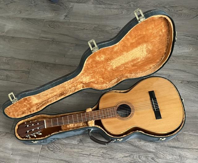 Oudere klassiek gitaar met koffer  1973