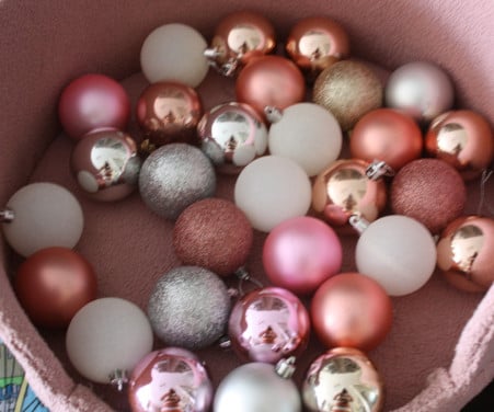 Set van 29 kunststof erstballen verschillemde kleuren