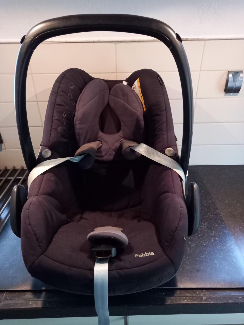 Maxi Cosi Pebble en Pearl met ISOfix base