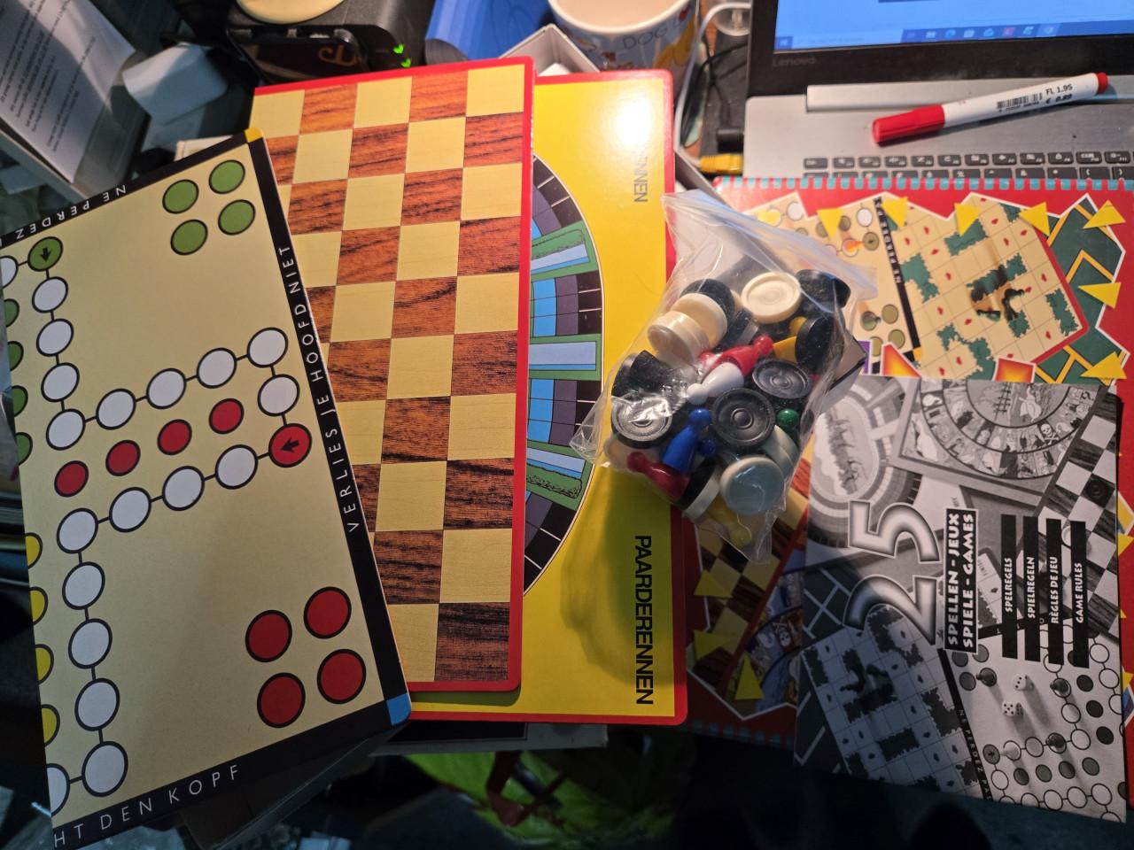 Doos met 25 spellen, compleet