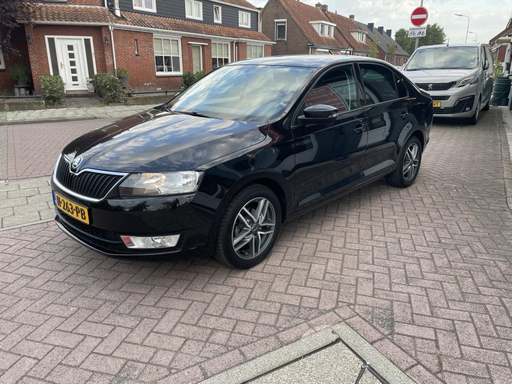 Skoda Rapid 1.2 tsi 66kw hatchback h5 edition