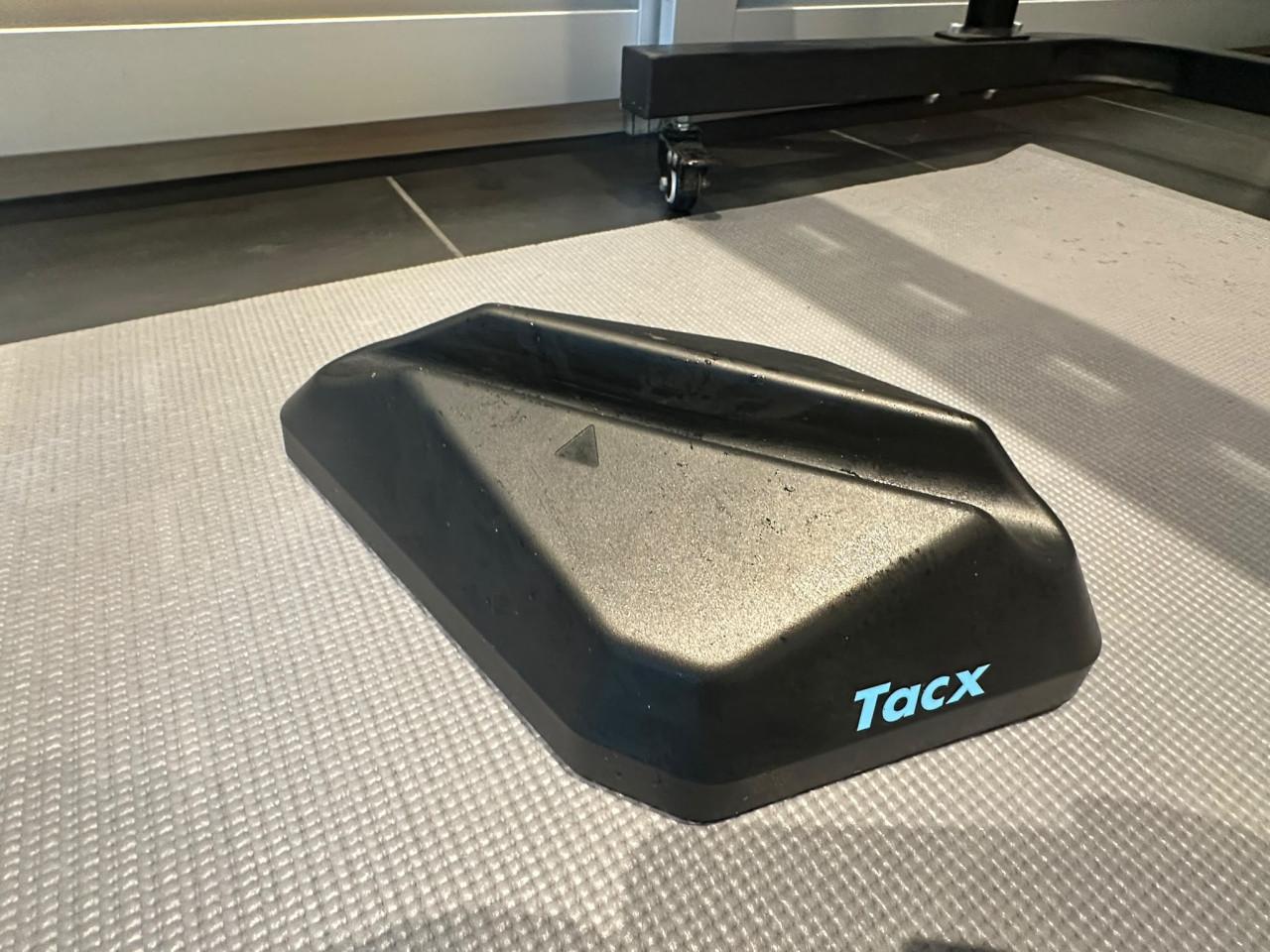 Tacx NEO 2T Smart fietstrainer + Neo Motion Plates + Tafel