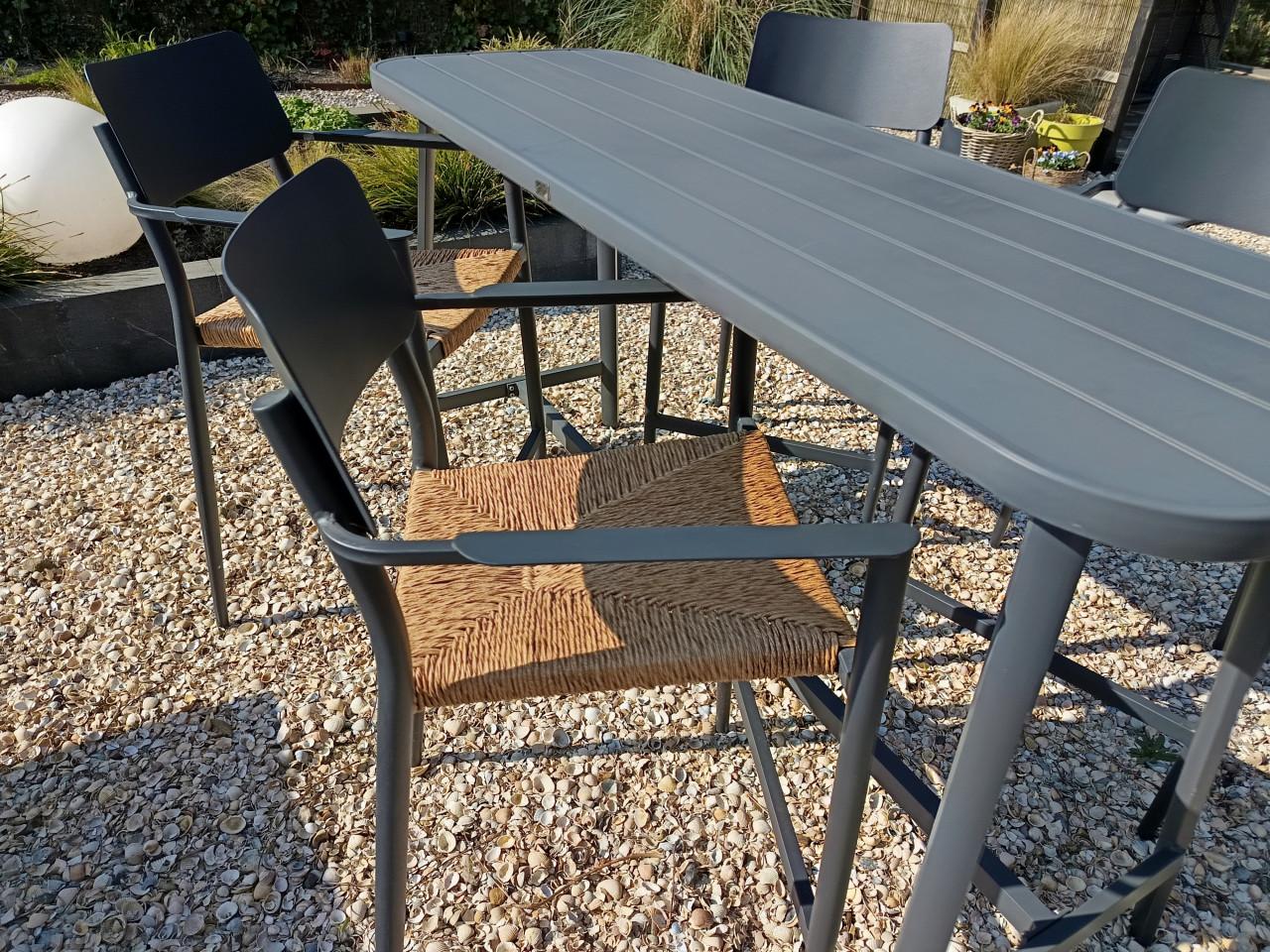 Tuinbartafel met 4 krukken