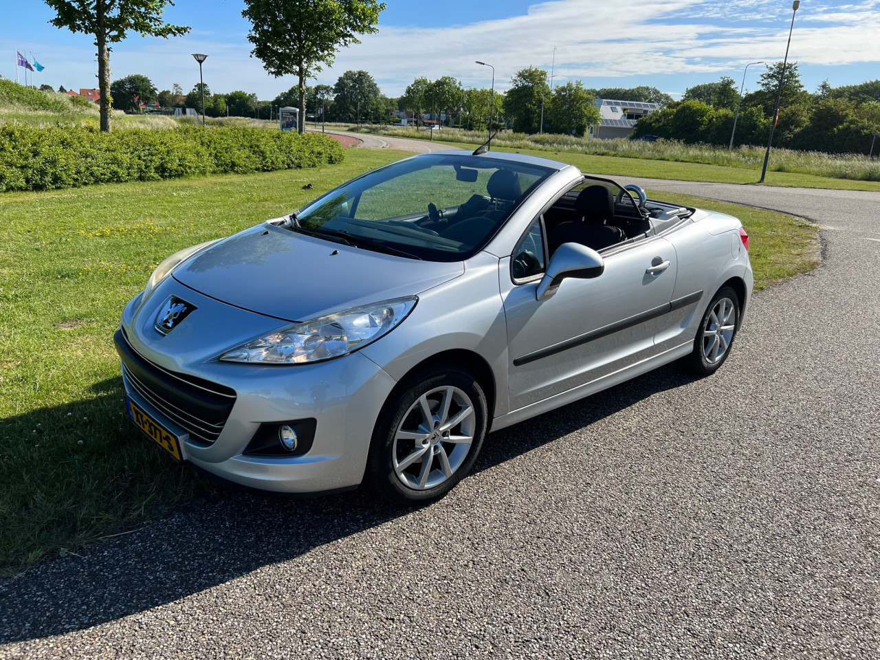 Puntgave Peugeot 207 Cabrio uit 2012 met slechts 100.500 km