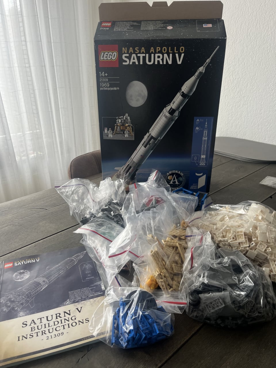LEGO 21309 - Saturn V