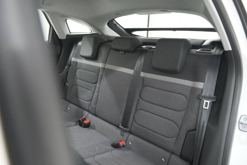 Citroen C4 puretech 130 eat8 feel edition | camera | apple carplay | parkee