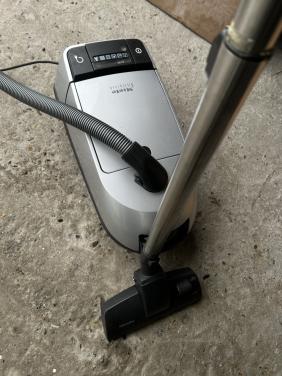 Miele Stofzuiger 1400w met extra zakken