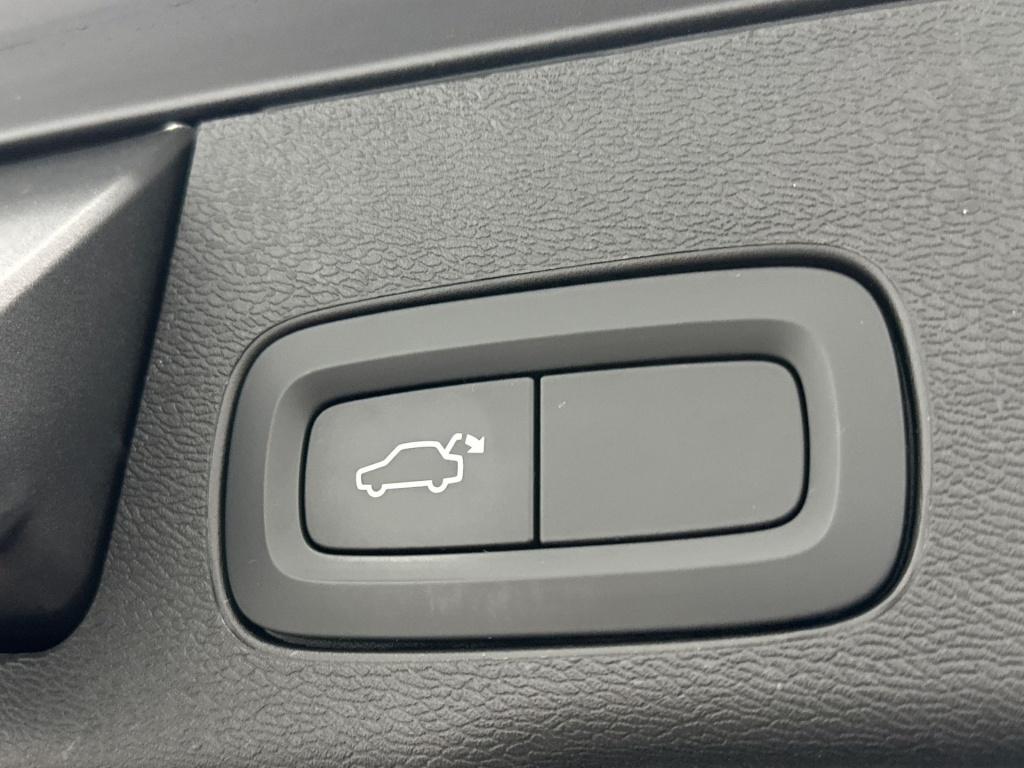 Volvo XC60 b5 264pk r-design| pano| camera| stoelverwarming| trekhaak