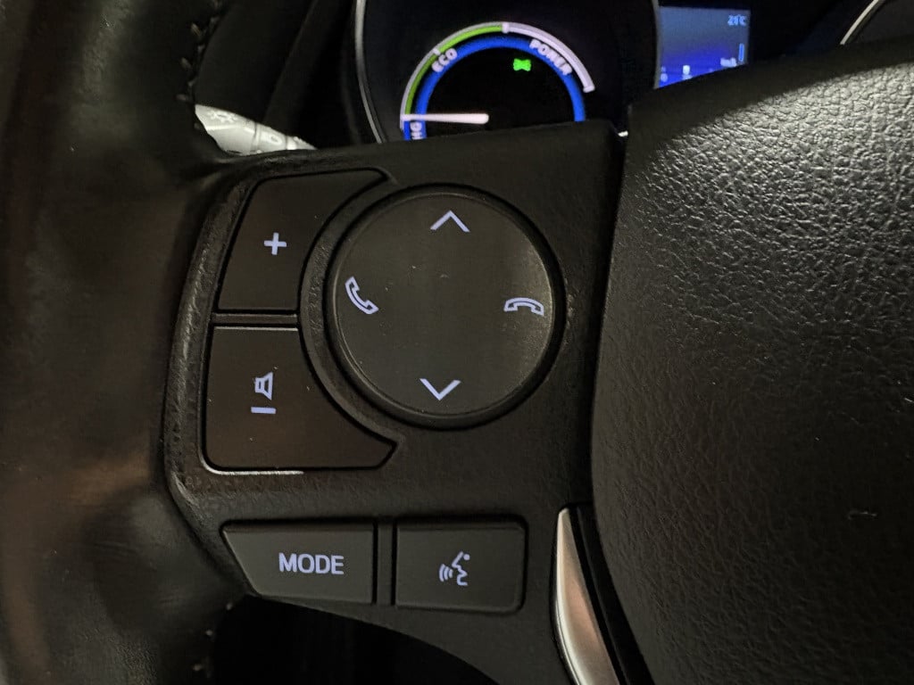 Toyota Auris 1.8 hybrid energy.