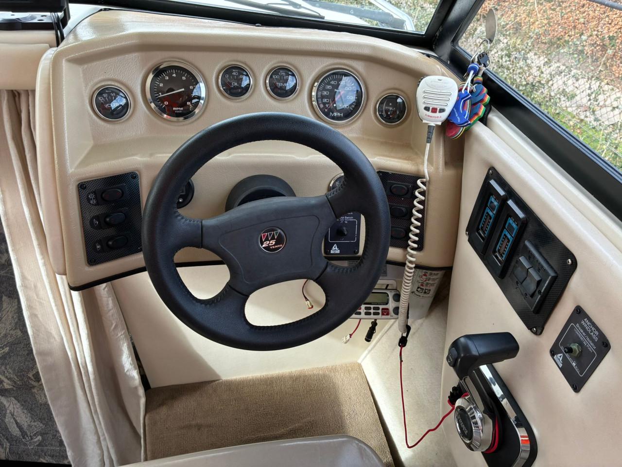 Kajuitboot met 190 pk binnenboord en trailer