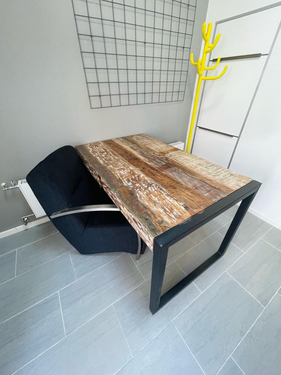 Mooie robuuste industriële Eettafel
