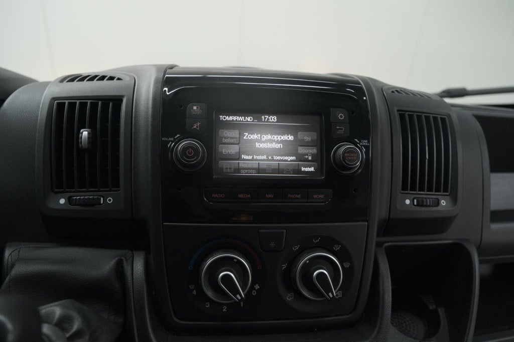 Peugeot Boxer 330 2.2 bluehdi 120 l1h1 premium | trekhaak | camera | betimm