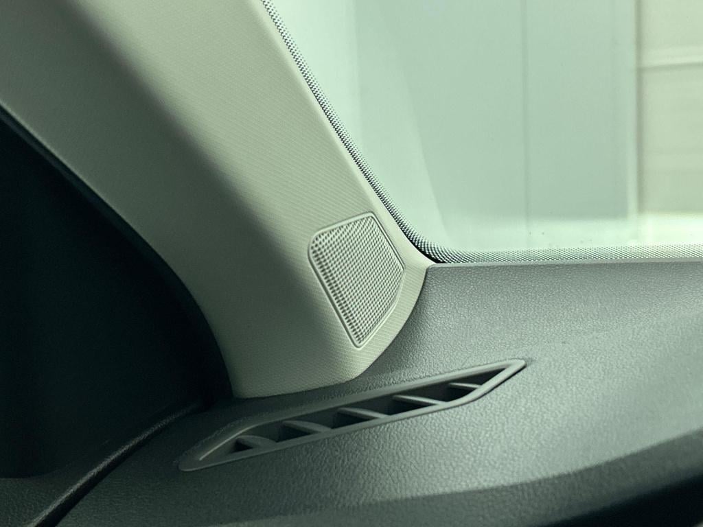 Volkswagen T-roc 1.0 tsi style | lmv | panorama dak | navigatie | parkeer s