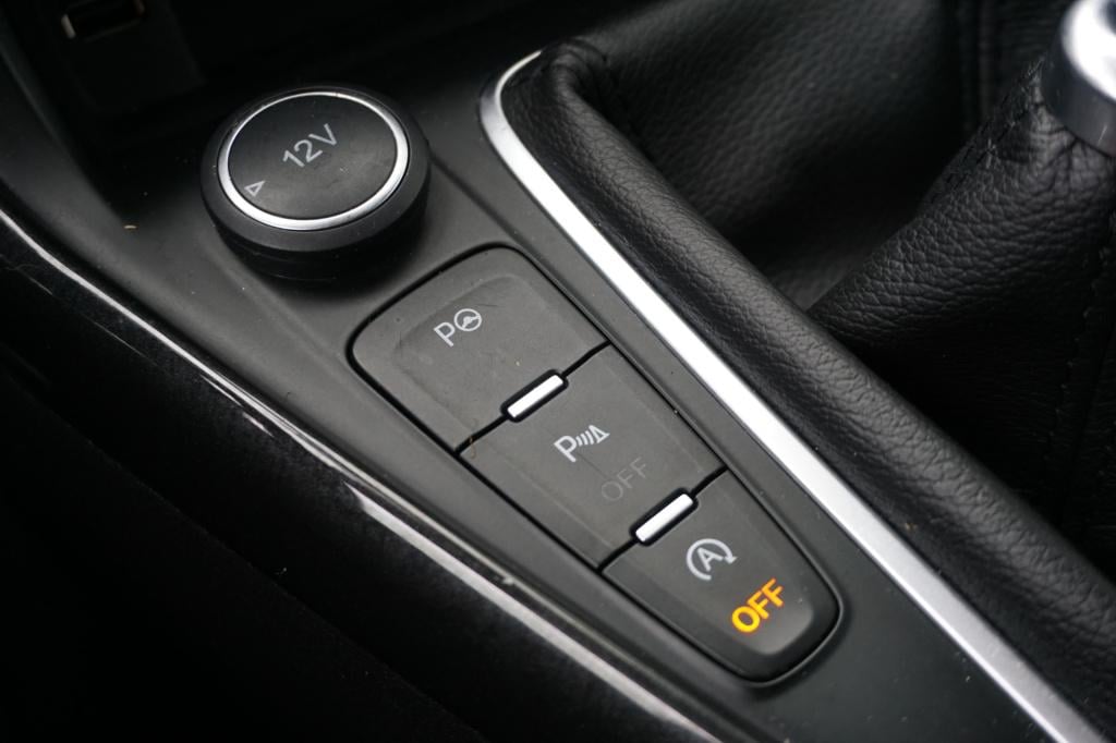 Ford Focus 1.0 titanium edition 1e eigenaar / navi / climate controle / cru