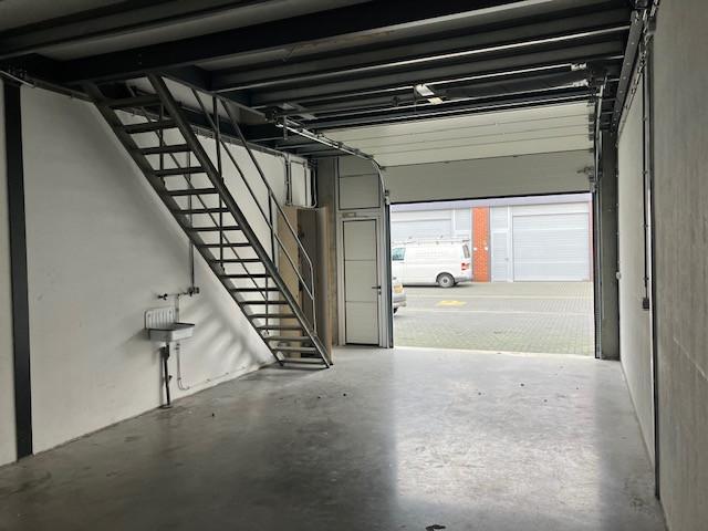Te huur: BOVENVERDIEPING 45m2 bedrijfspand Mortiere Middelburg 345 euro