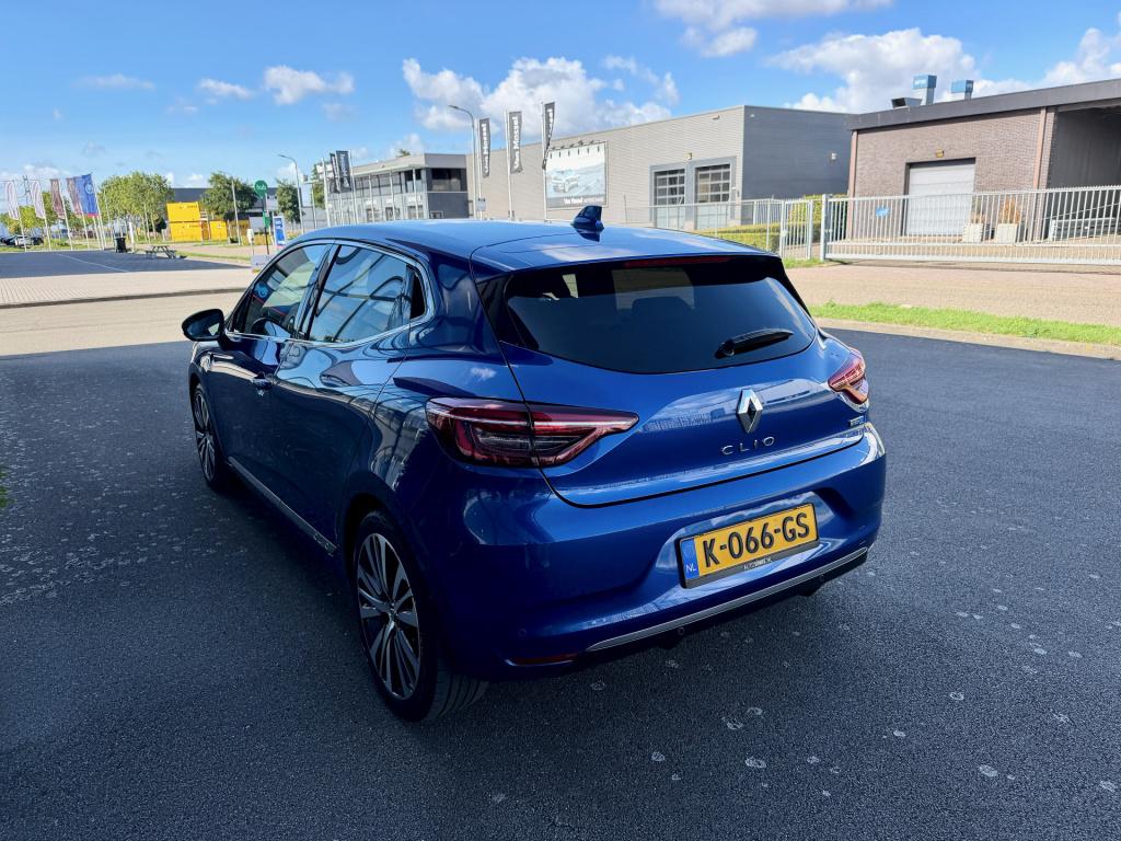 Renault Clio 1.6 e-tech hybrid 140 initiale paris navi ecc cruise