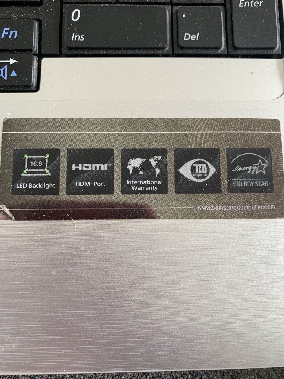 Samsung 17” laptop met 250 g SSD en intel i3 processor en Linux Mint