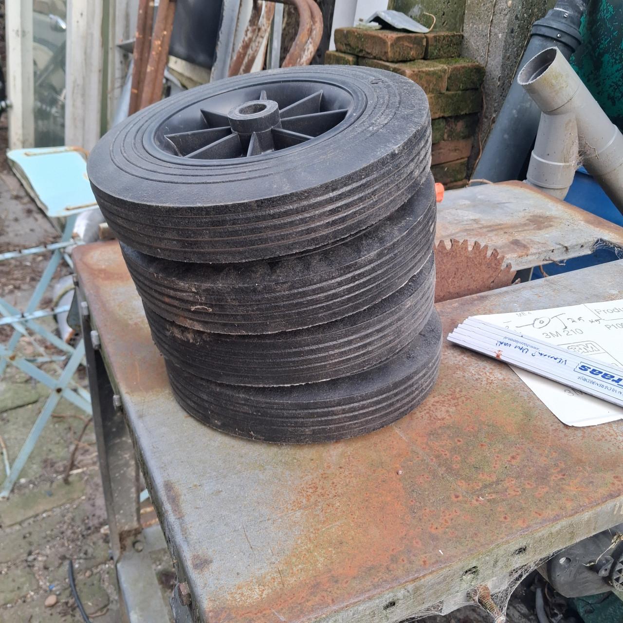 Rubber (neus) wiel