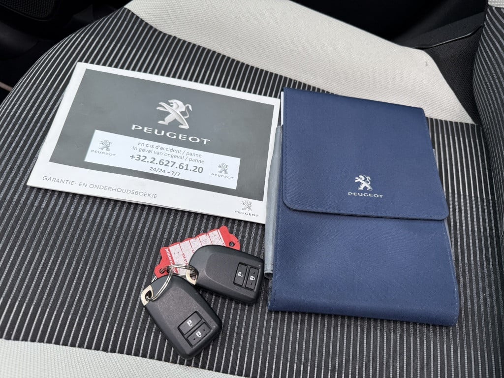 Peugeot 108 1.2 puretech // rolland garros // luxe uitvoering //