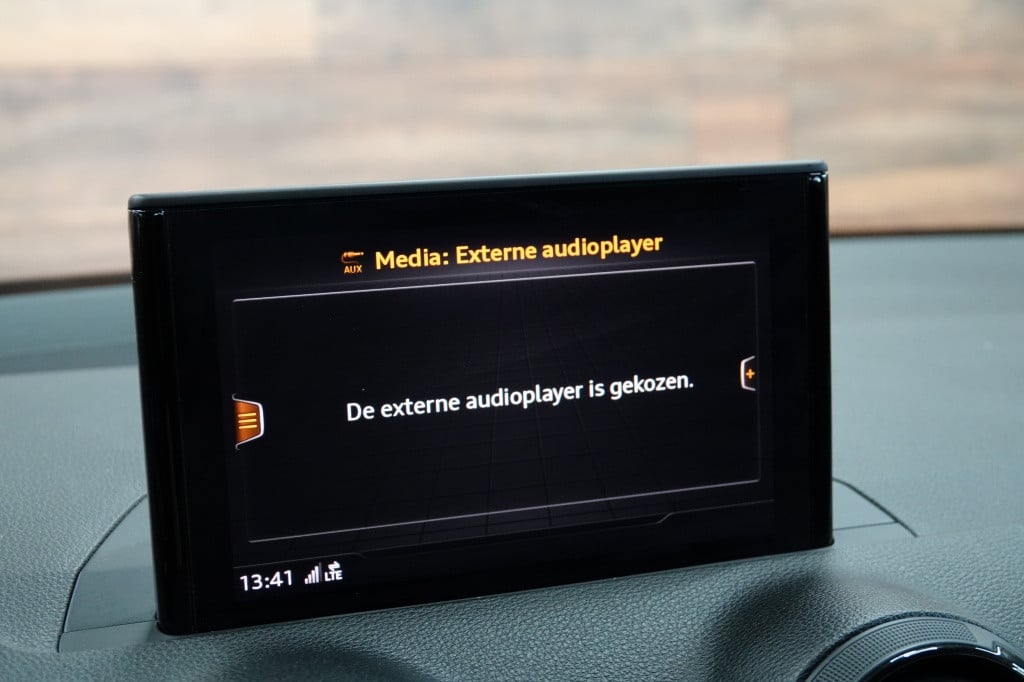 Audi Q2 1.0 tfsi | pdc | airco | 20" |