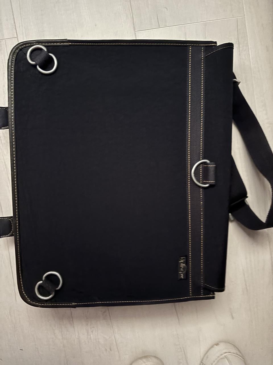 Kipling laptop schoudertas met vakken GEEN KOERIERSDIENSTEN