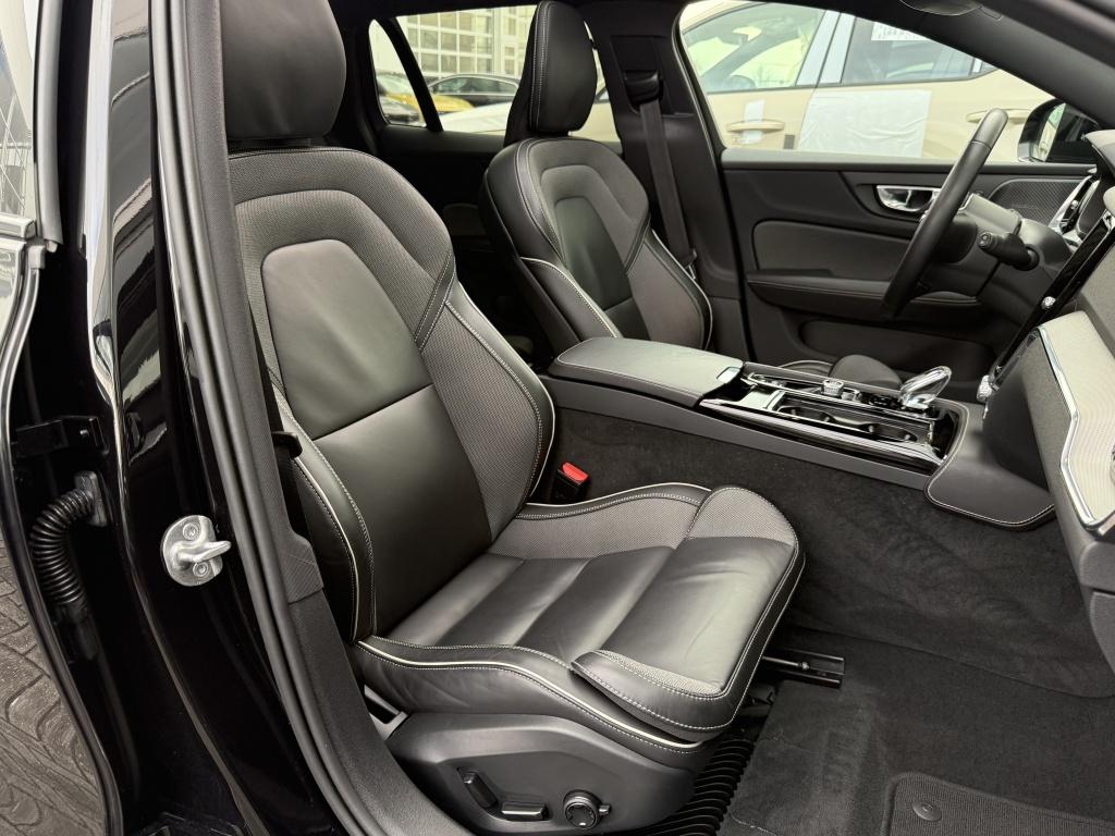 Volvo V60 t6 398pk recharge dark| panodak| adap.cruise| 360camera| trekhaa