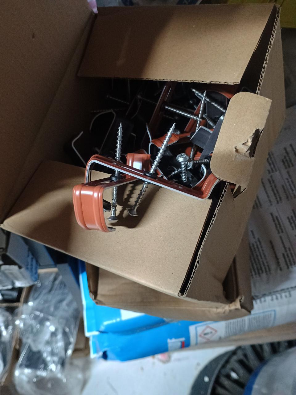 Verschillende soorten dakpan haken