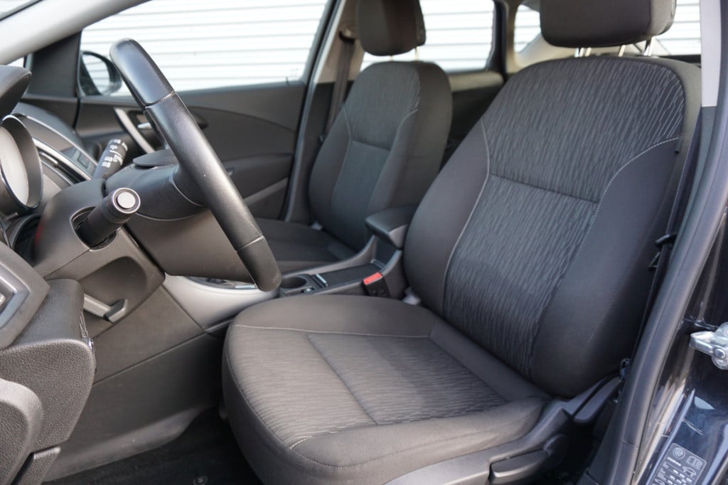 Opel Astra 1.4 turbo blitz - 1e eigenaar - airco / navi / cruise / elektr. 
