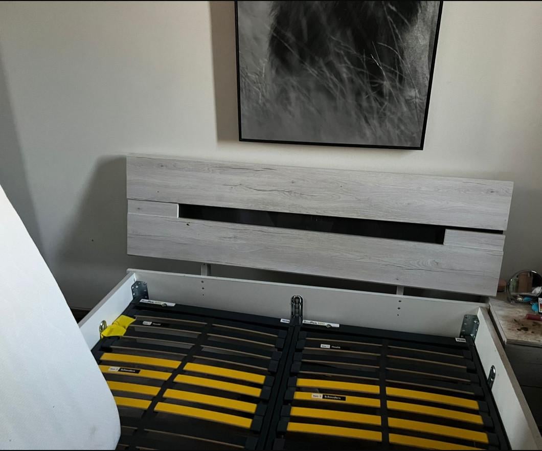 Tweepersoonsbed 140 cm x 200 cm