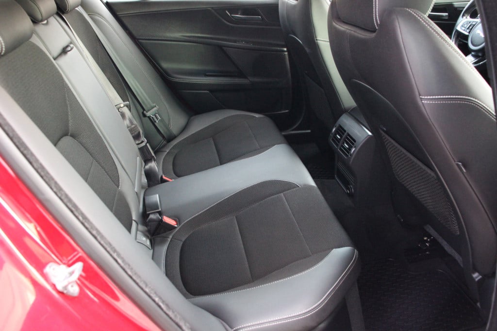 Jaguar Xe 2.0 r-sport | 200pk | el. stoelen | camera | afneembare trekhaak