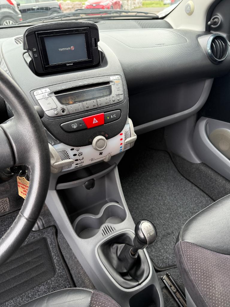 Toyota Aygo 1.0-12v aspiration green navigator