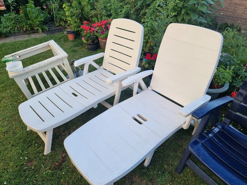 2 tuinstoelen 2 ligstoelen kunststof verstelbaar inklapbaar ligbed
