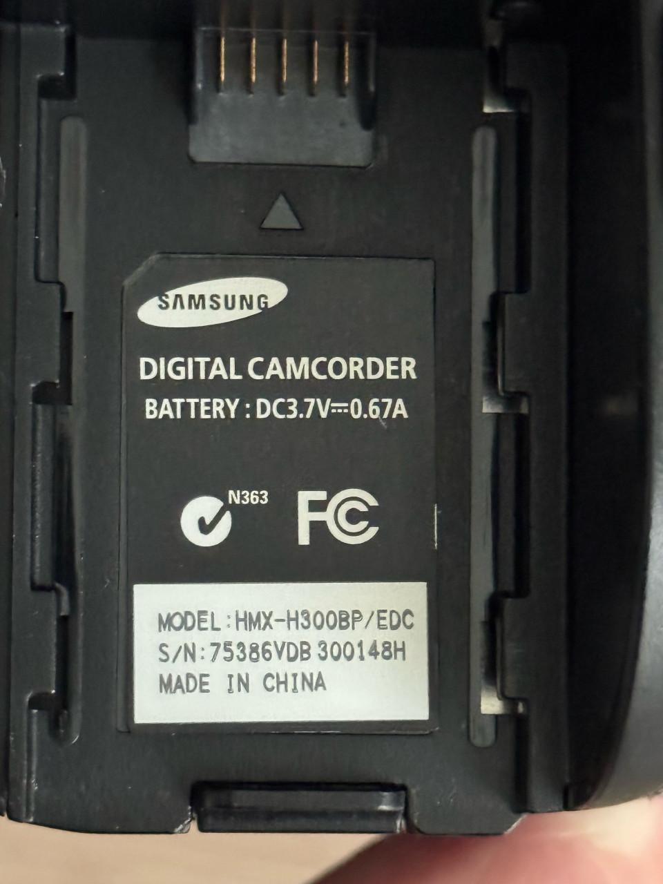 Complete Samsung HMX-H300 camcorder