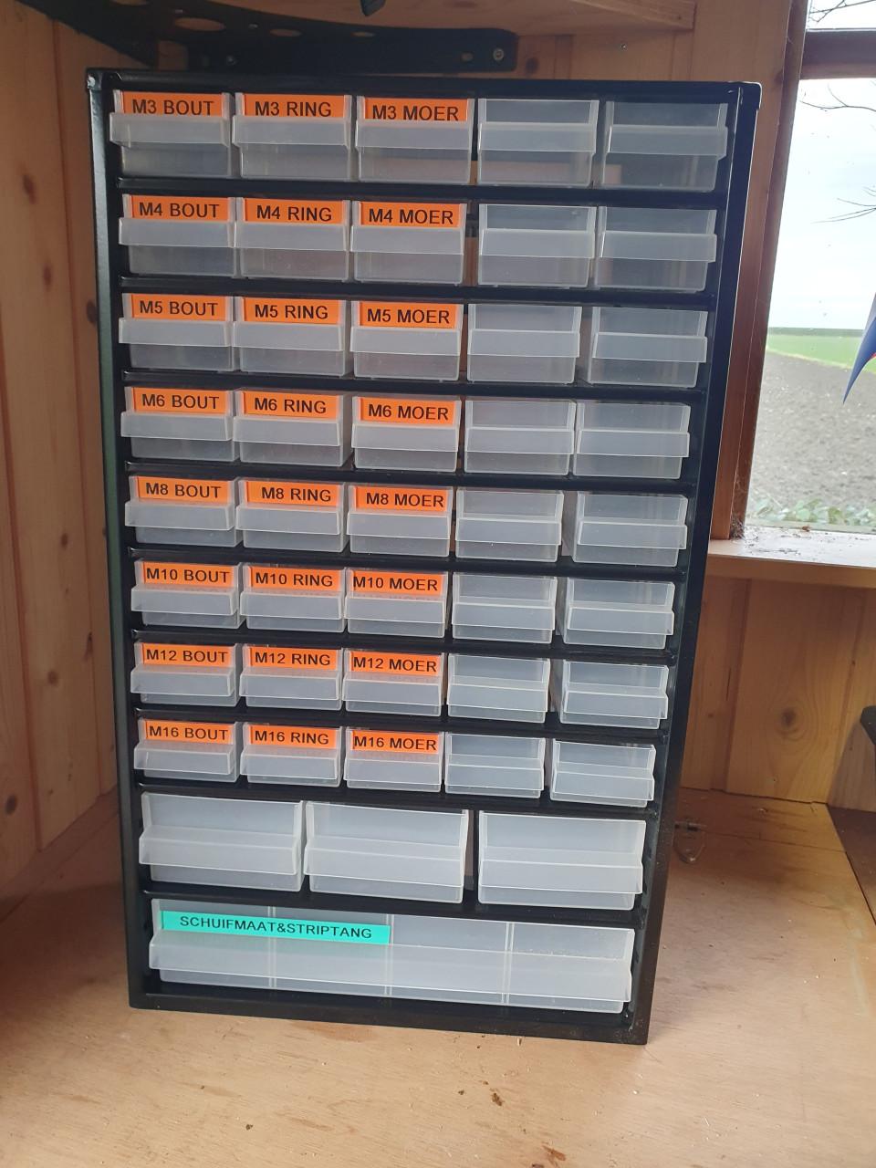 Raaco stalen lade/vakken magazijn kast voor schuur of garage.