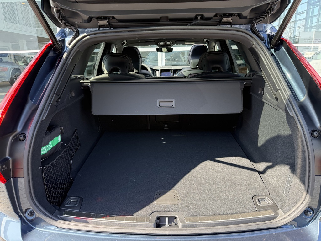 Volvo XC60 t6 awd ultra dark