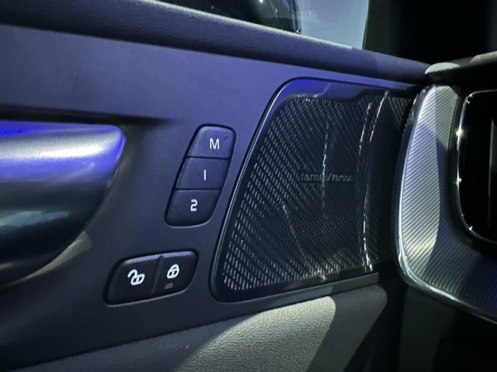 Volvo XC60 2.0 t8 plug-in hybrid awd plus black edition *c-four*b&w*winterp