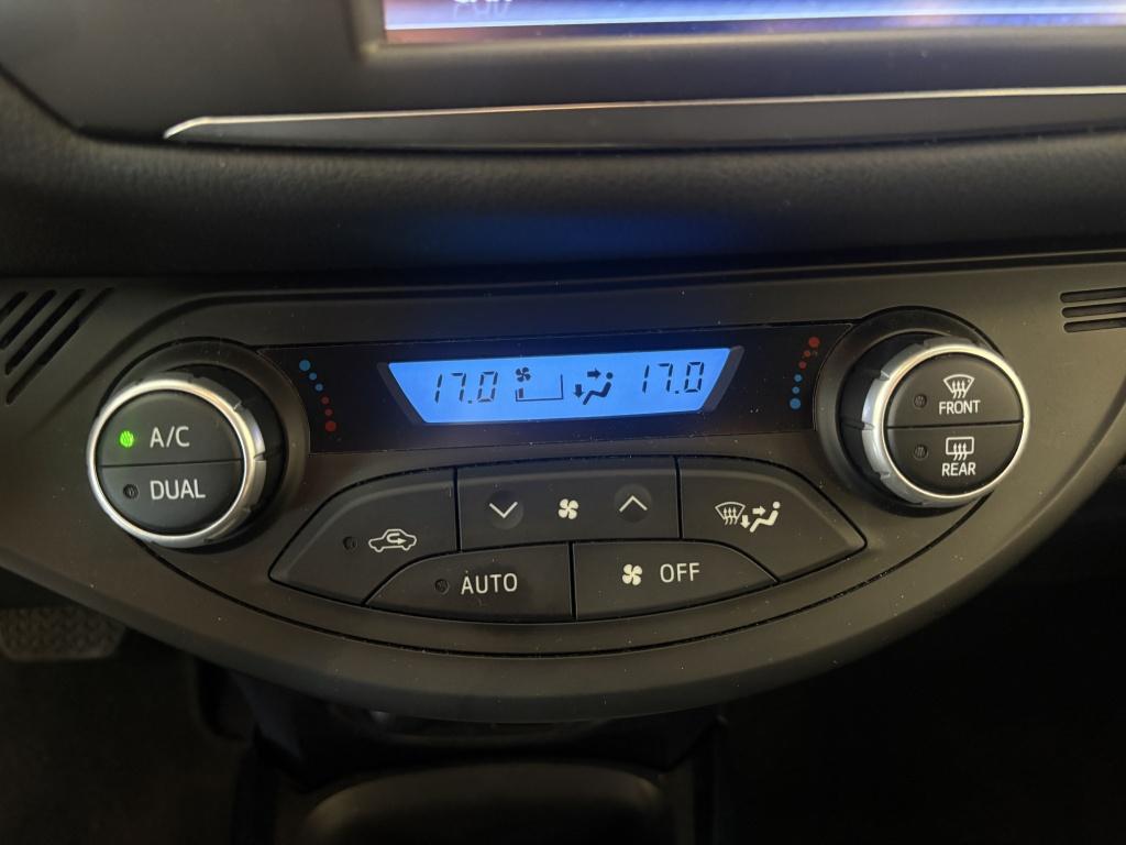 Toyota Yaris 1.5 hybrid bi-tone