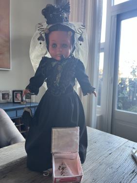 Zeeuwse pop in klederdracht