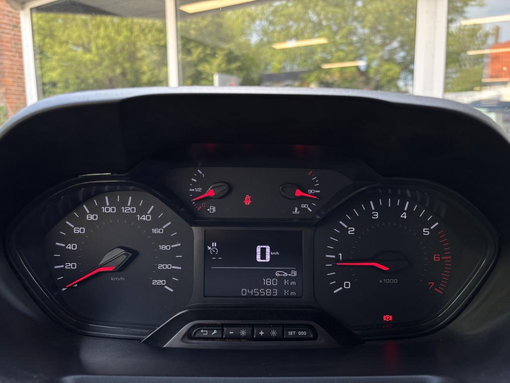 Peugeot Partner 1.5 bluehdi 100 s&s l1 / trekhaak / navigatie / parkeersens